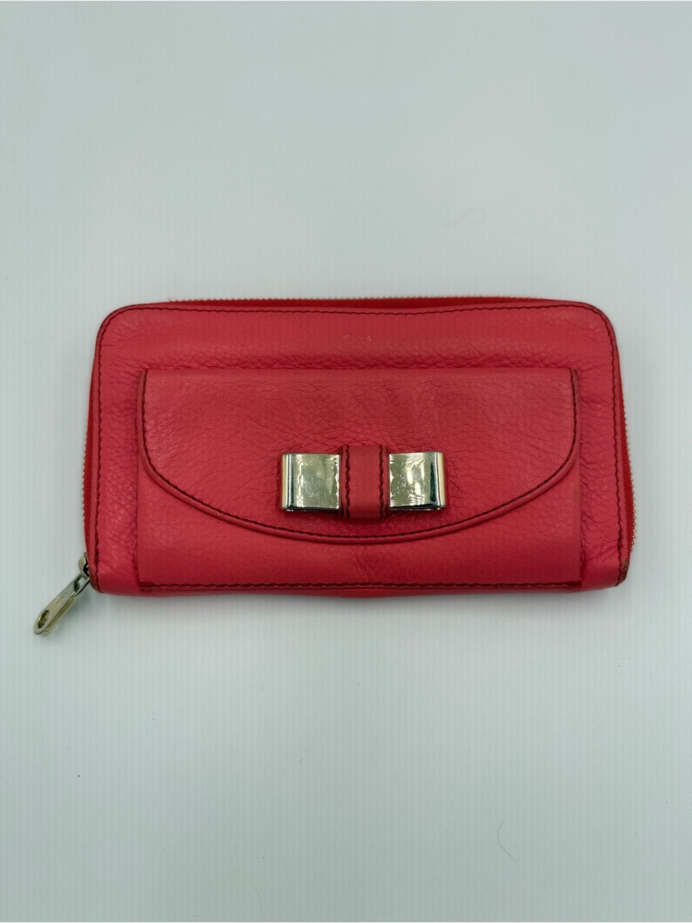 Chloé Pink Women's Zip Wallet with Gold Bow Accent